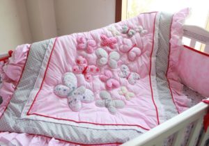 Couverture pour un berceau